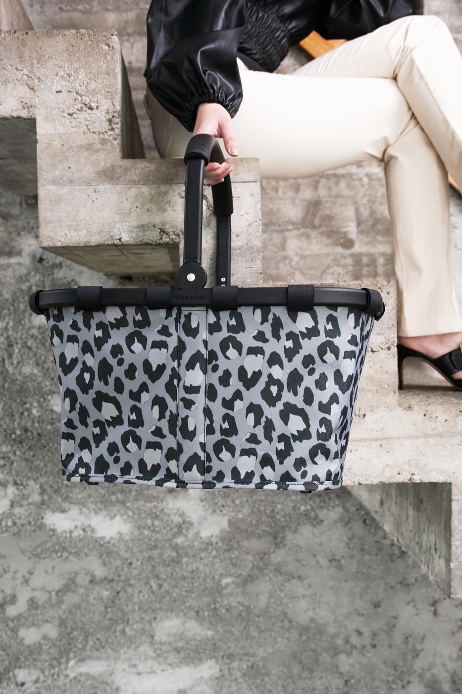 reisenthel carrybag Frame Leo Nero - Stable Shopping Basket with Inner Pocket, Polyester