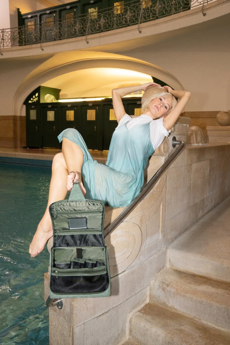 reisenthel Toiletbag XL Twist Sage - Hanging Toiletry Bag with Mirror
