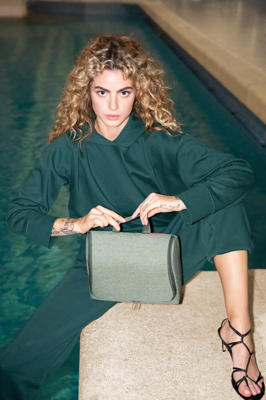 reisenthel Toiletbag XL Twist Sage - Hanging Toiletry Bag with Mirror