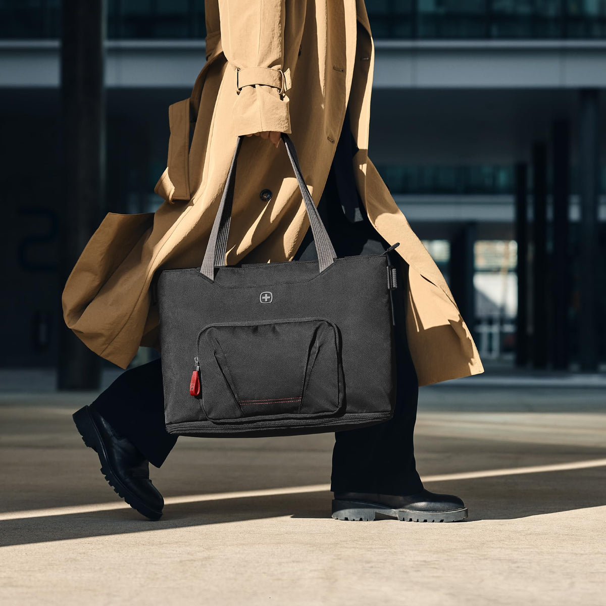 WENGER Motion Vertical Tote - Women's Laptop Bag 15.6" Black Polyester